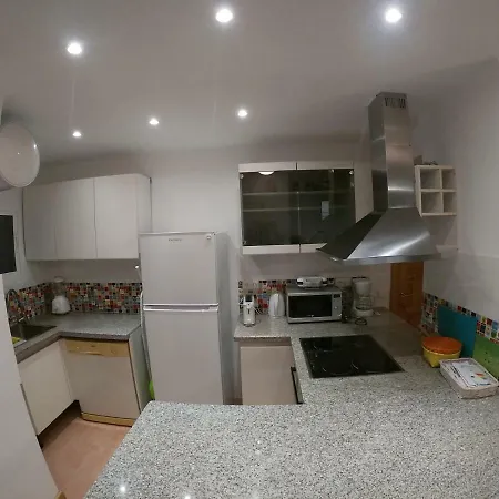 Cómoda Ubicación, Cerca De La Playa *